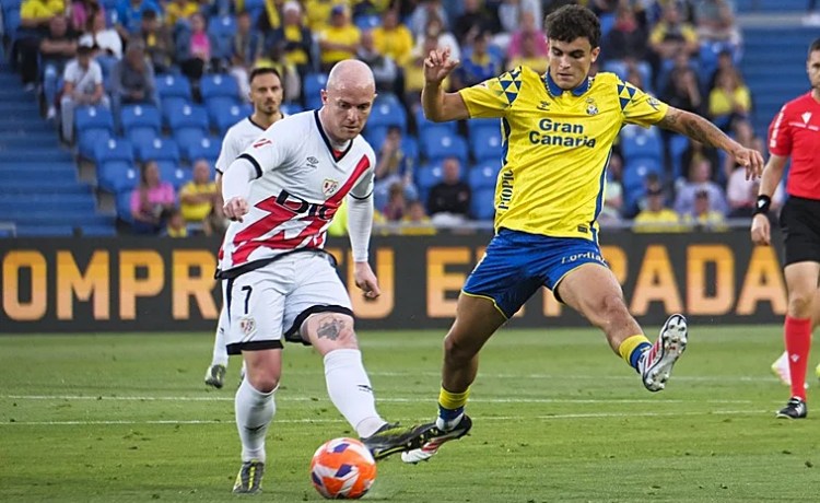 Disciplina le quita la quinta amarilla a Isi y podrá jugar el Rayo – Betis Disciplina le quita la quinta amarilla a Isi y podrá jugar el Rayo – Betis