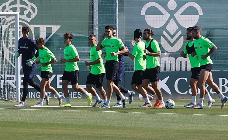 Johnny Cardoso no se ejercita con el Betis a dos días del duelo frente al Valencia Johnny Cardoso no se ejercita con el Betis a dos días del duelo frente al Valencia