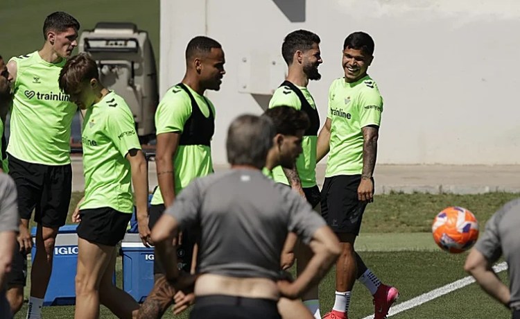 Alineaciones probables del Betis – Valencia de LaLiga EA Sports 2024-2025: onces y banquillo de suplentes Alineaciones probables del Betis – Valencia de LaLiga EA Sports 2024-2025: onces y banquillo de suplentes