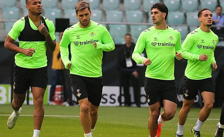 Lo Celso se entrena en el Stadion Wroclaw y estará disponible para la final Lo Celso se entrena en el Stadion Wroclaw y estará disponible para la final