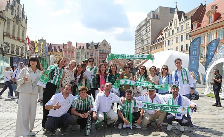 López Catalán, firme con respecto a Antony: «Habla desde el corazón porque quiere quedarse en el Betis» López Catalán, firme con respecto a Antony: «Habla desde el corazón porque quiere quedarse en el Betis»