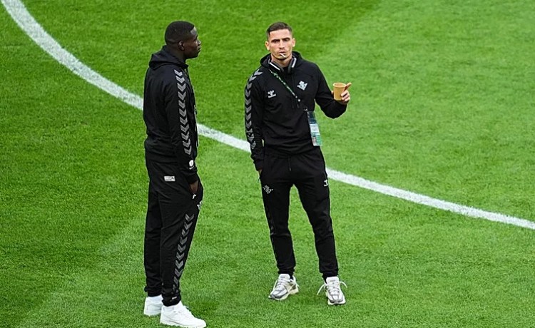 El Betis, cerca de traspasar a Mendy al PSV por cuatro millones más bonus El Betis, cerca de traspasar a Mendy al PSV por cuatro millones más bonus
