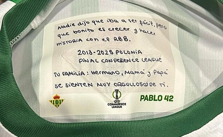 De los corazones en la Cartuja a los mensajes sorpresa de Breslavia: «Qué bonito es crecer con el Real Betis» De los corazones en la Cartuja a los mensajes sorpresa de Breslavia: «Qué bonito es crecer con el Real Betis»