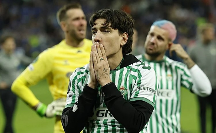 Bellerín y Llorente renuncian a vacaciones y siguen trabajando en sus recuperaciones en la ciudad deportiva Bellerín y Llorente renuncian a vacaciones y siguen trabajando en sus recuperaciones en la ciudad deportiva