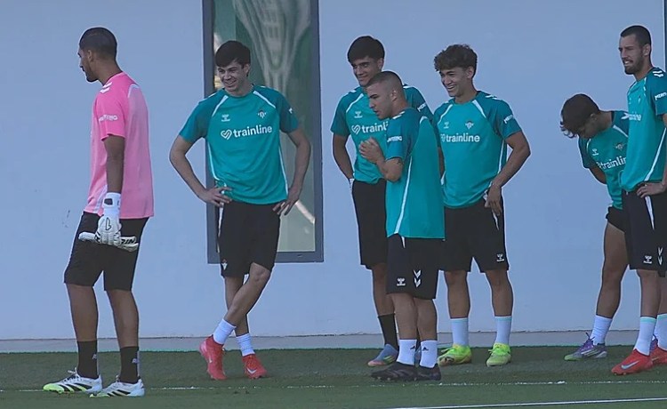 Gonzalo Petit ya trabaja a las órdenes de Pellegrini Gonzalo Petit ya trabaja a las órdenes de Pellegrini