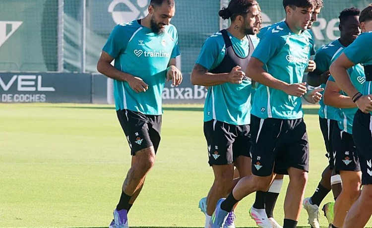 El mensaje del Betis a Fran Vieites y Borja Iglesias para que encuentren una salida El mensaje del Betis a Fran Vieites y Borja Iglesias para que encuentren una salida