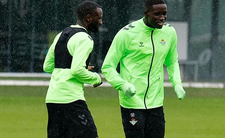 Betis y Rayo negocian el traspaso de Mendy Betis y Rayo negocian el traspaso de Mendy