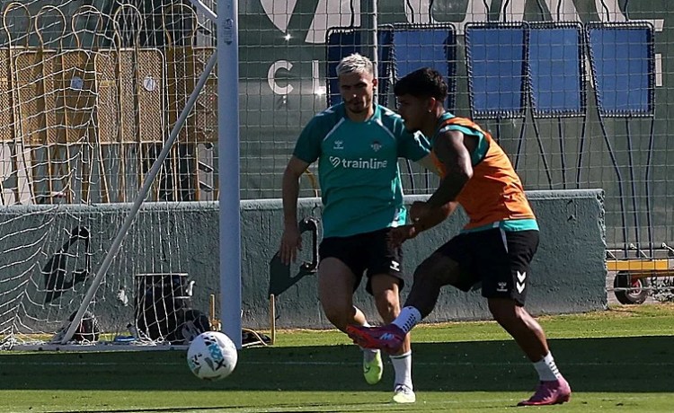 Perraud, antes de volar a Lille: «Muy contento de haber estado en una temporada histórica para el Betis» Perraud, antes de volar a Lille: «Muy contento de haber estado en una temporada histórica para el Betis»