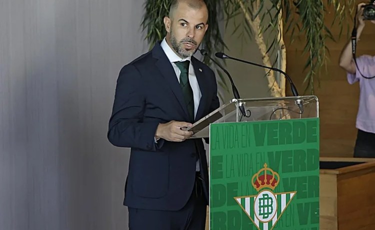 El verano de las 30 operaciones en el Betis El verano de las 30 operaciones en el Betis