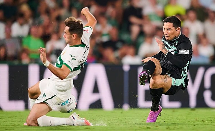 Un nuevo Betis, pero con los viejos defectos Un nuevo Betis, pero con los viejos defectos