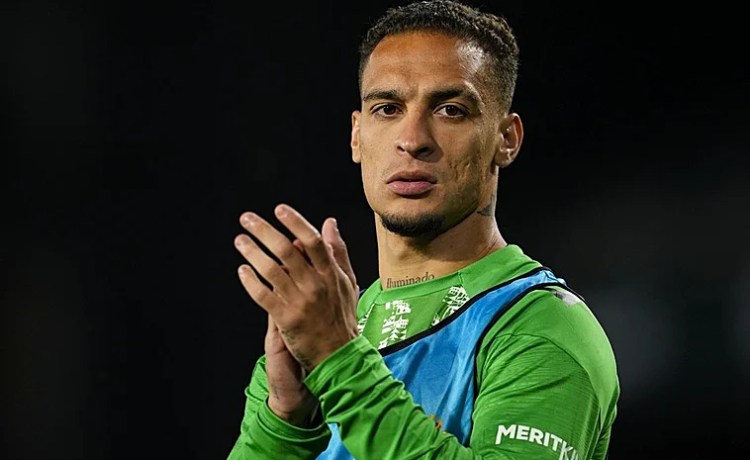 El Betis trabaja la ofensiva final por Antony El Betis trabaja la ofensiva final por Antony