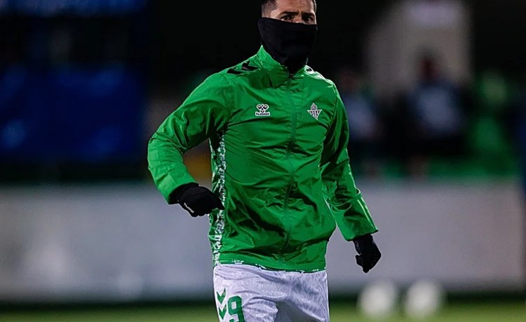 Betis y Pumas tratan de desbloquear las reticencias de Chimy Betis y Pumas tratan de desbloquear las reticencias de Chimy