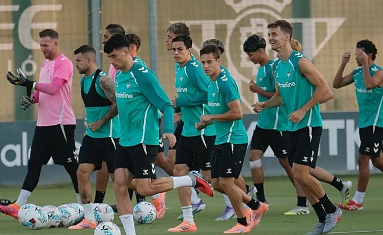El Betis cierra la semana con muchos canteranos, Bartra, Llorente y Deossa El Betis cierra la semana con muchos canteranos, Bartra, Llorente y Deossa