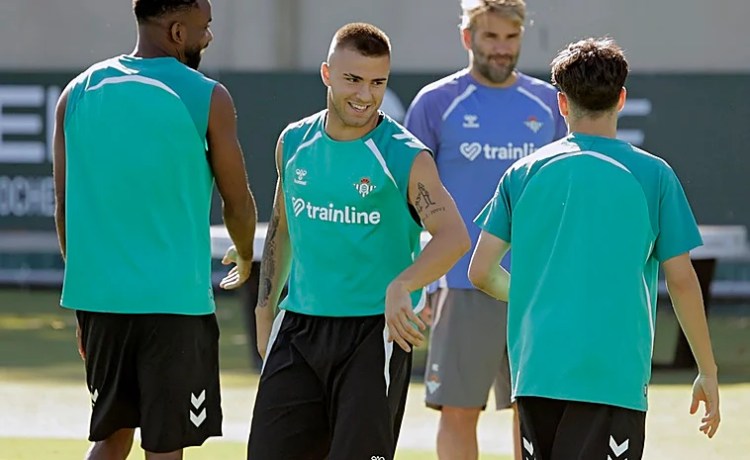 Pablo García confiesa que rechazó al Sevilla: «Queríamos esperar a recibir la llamada del Betis» Pablo García confiesa que rechazó al Sevilla: «Queríamos esperar a recibir la llamada del Betis»