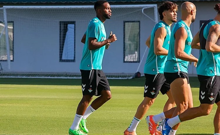 Bakambu vuelve con el grupo el día previo al Villarreal – Betis Bakambu vuelve con el grupo el día previo al Villarreal – Betis