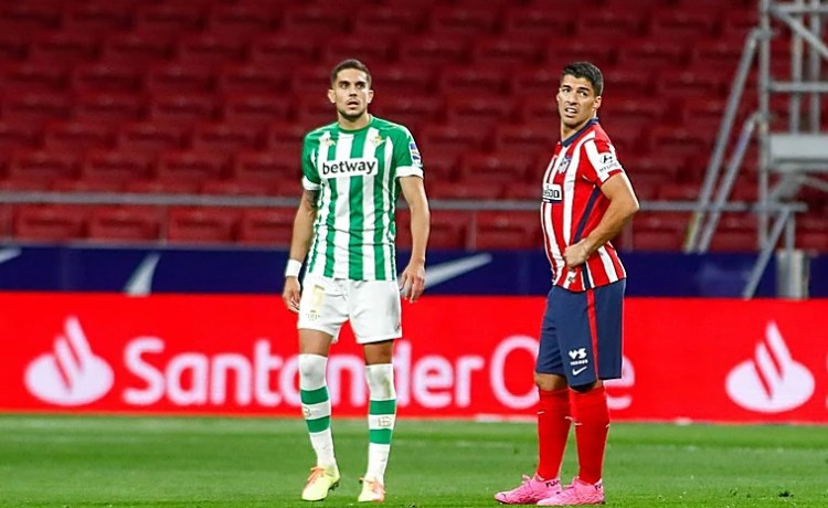 Bartra invita a Luis Suárez a fichar por el Betis Bartra invita a Luis Suárez a fichar por el Betis