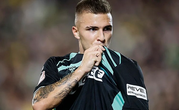Pablo García hace historia en el Betis: el primer canterano bético que marca en todas las categorías Pablo García hace historia en el Betis: el primer canterano bético que marca en todas las categorías