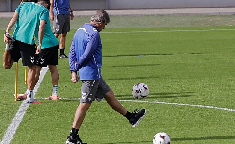 Pellegrini se replantea la posición de lateral izquierdo Pellegrini se replantea la posición de lateral izquierdo