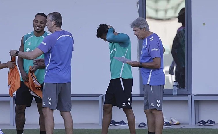 Pellegrini: «Espero continuar entrenando al menos cinco años más y mi sueño sería retirarme al frente de Chile en el Mundial» Pellegrini: «Espero continuar entrenando al menos cinco años más y mi sueño sería retirarme al frente de Chile en el Mundial»