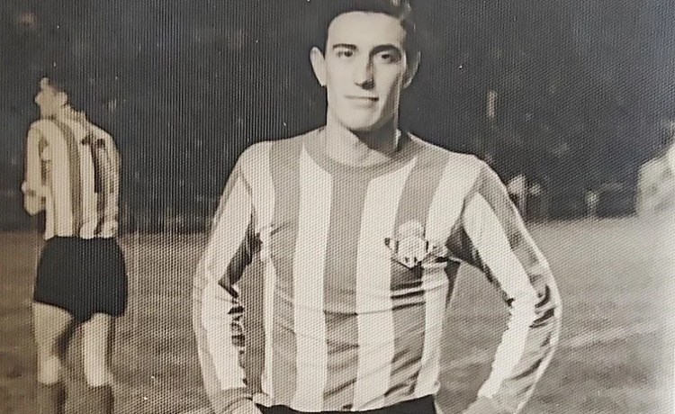 El Betis lamenta el fallecimiento de Ordaz, quien enseñara el mítico regate de la ‘tostá’ al legendario Rogelio El Betis lamenta el fallecimiento de Ordaz, quien enseñara el mítico regate de la ‘tostá’ al legendario Rogelio