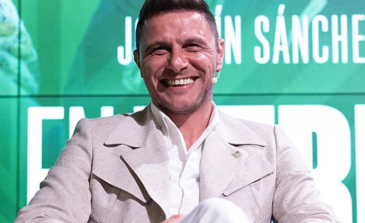 Joaquín y su nuevo cargo como consejero del Betis: «No voy a dejar mi trabajo ligado a la parcela deportiva» Joaquín y su nuevo cargo como consejero del Betis: «No voy a dejar mi trabajo ligado a la parcela deportiva»