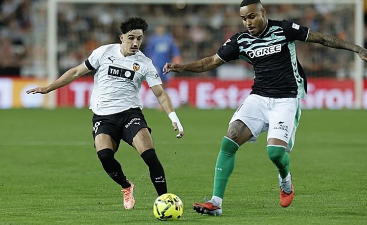 El Betis presentará alegaciones por la amarilla que vio Natan en Mestalla El Betis presentará alegaciones por la amarilla que vio Natan en Mestalla