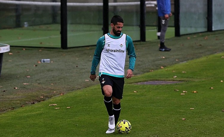 El Betis despide la semana con Isco y Junior sumando un entrenamiento más El Betis despide la semana con Isco y Junior sumando un entrenamiento más
