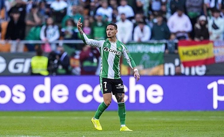 Antony, sobre el derbi: «Sé la importancia que tiene y quiero jugarlo» Antony, sobre el derbi: «Sé la importancia que tiene y quiero jugarlo»