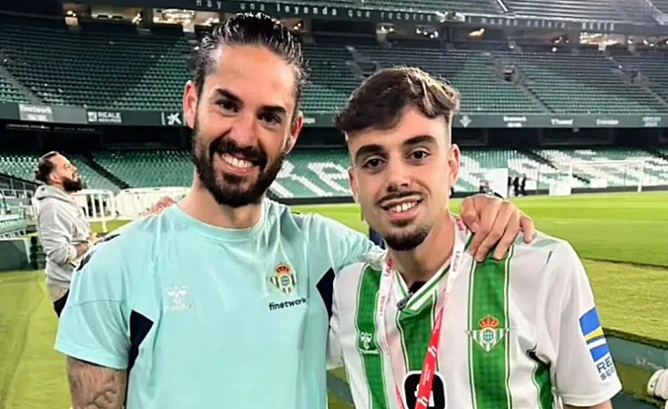 Isco vuelve a demostrar lo que significa ser un líder: «No te rindas, eres un ejemplo» Isco vuelve a demostrar lo que significa ser un líder: «No te rindas, eres un ejemplo»