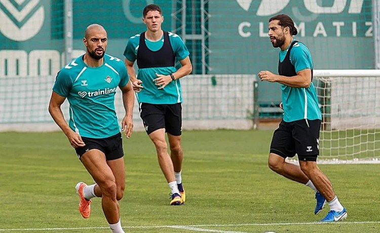 Amrabat será sometido a una artroscopia para solucionar sus problemas en el tobillo Amrabat será sometido a una artroscopia para solucionar sus problemas en el tobillo