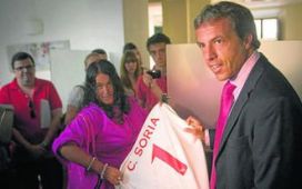 La apuesta de Cristóbal Soria con Roberto Leal: «Una camiseta del Real Betis Balompié» La apuesta de Cristóbal Soria con Roberto Leal: «Una camiseta del Real Betis Balompié»