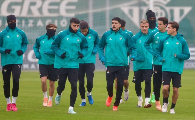 Torrent-Betis, los pies de nuevo a la tierra Torrent-Betis, los pies de nuevo a la tierra