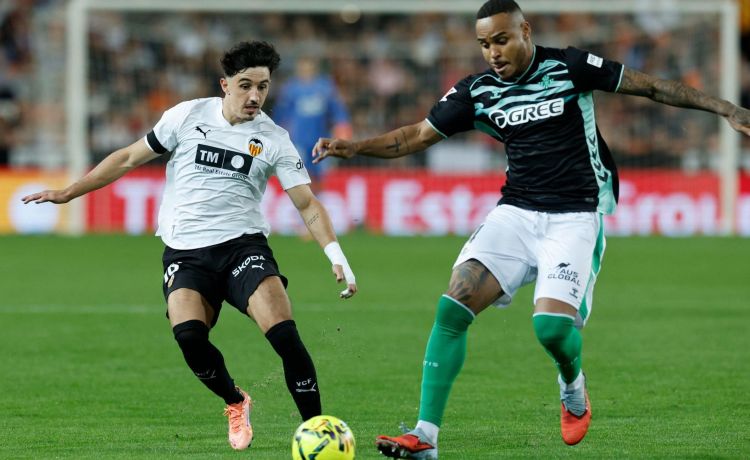 Natan, único apercibido en el Betis cara al derbi Natan, único apercibido en el Betis cara al derbi