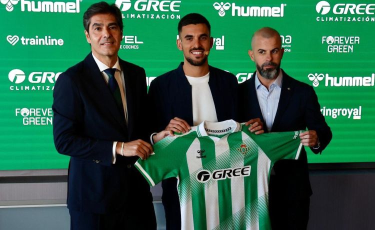 Dani Ceballos, en su presentación con el Betis: «Siento felicidad, alivio e ilusión» Dani Ceballos, en su presentación con el Betis: «Siento felicidad, alivio e ilusión»
