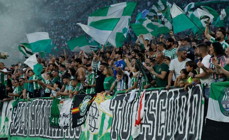 La campaña de abonados del Betis espera una nueva subida La campaña de abonados del Betis espera una nueva subida