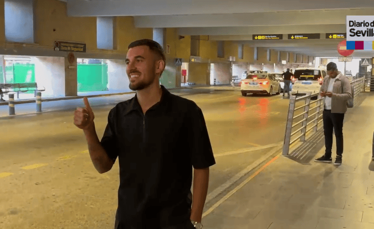Así ha sido la llegada de Dani Ceballos a Sevilla para ser jugador del Betis Así ha sido la llegada de Dani Ceballos a Sevilla para ser jugador del Betis