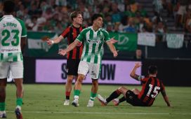 Una duda en la medular del Betis: Marc Roca y Bernal, ¿complementarios? Una duda en la medular del Betis: Marc Roca y Bernal, ¿complementarios?