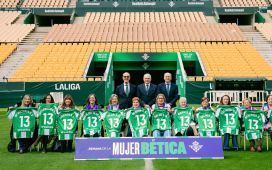 El Betis brinda un homenaje a trece de sus socias históricas El Betis brinda un homenaje a trece de sus socias históricas