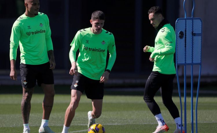 Un derbi, el último escalón de Sergi Altimira en el Betis Un derbi, el último escalón de Sergi Altimira en el Betis