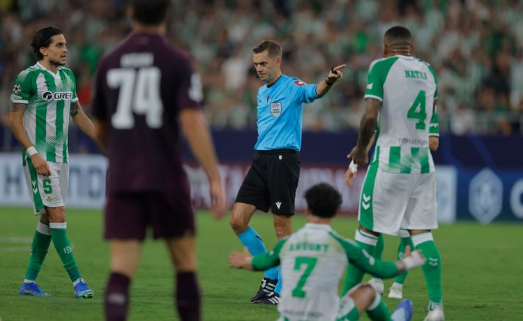 El Betis pide responsabilidad a su afición para evitar sanciones de la UEFA El Betis pide responsabilidad a su afición para evitar sanciones de la UEFA
