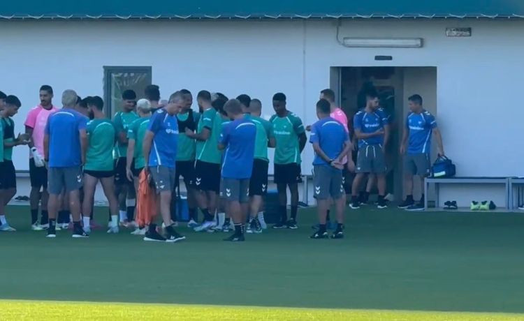 Pau López y Junior, presentes en la charla de Pellegrini en la sesión del Betis Pau López y Junior, presentes en la charla de Pellegrini en la sesión del Betis