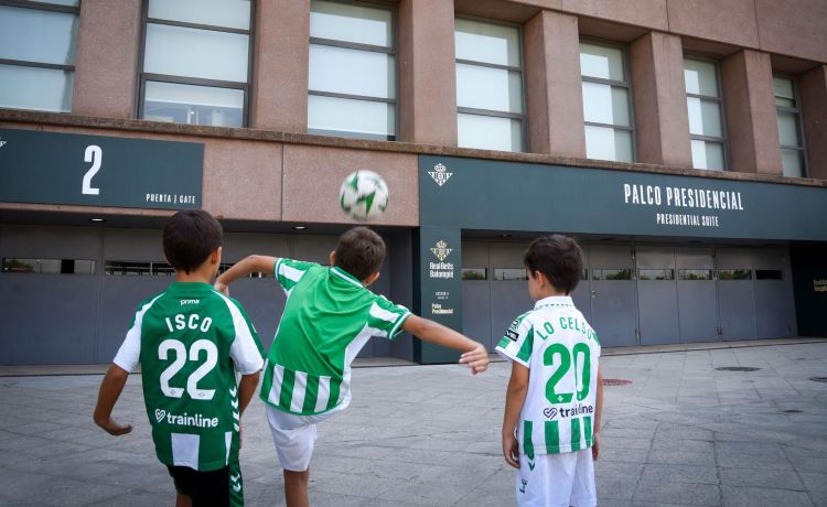 La nueva Cartuja recibe a la afición del Betis con obras hasta el último minuto La nueva Cartuja recibe a la afición del Betis con obras hasta el último minuto