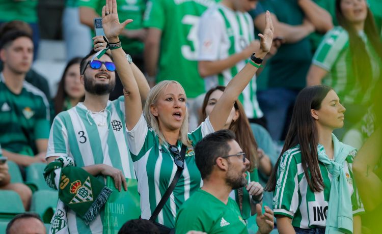 Búscate en las fotos del Betis – Fiorentina Búscate en las fotos del Betis – Fiorentina