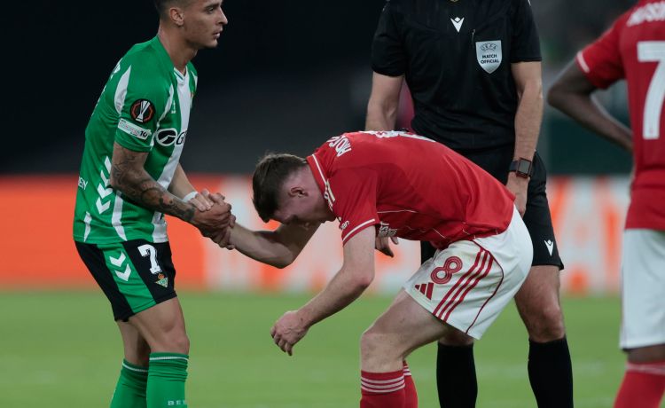 Antony arregla los pies de barro del eje defensivo del Betis Antony arregla los pies de barro del eje defensivo del Betis