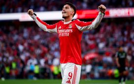 El Benfica se abre a una cesión e Ivanović se acerca El Benfica se abre a una cesión e Ivanović se acerca