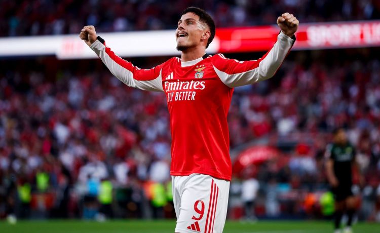 El Benfica se abre a una cesión e Ivanović se acerca El Benfica se abre a una cesión e Ivanović se acerca