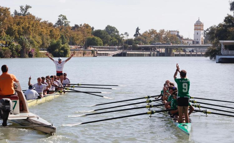 El Sevilla sorprende al Betis en la regata más vibrante e igualada que se recuerda El Sevilla sorprende al Betis en la regata más vibrante e igualada que se recuerda
