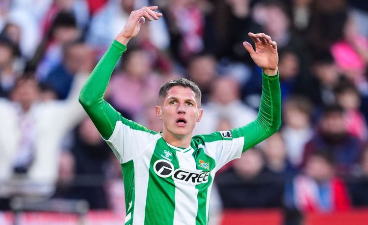 Sergi Altimira se reúne con sus representantes y el director general del Leipzig en Sevilla Sergi Altimira se reúne con sus representantes y el director general del Leipzig en Sevilla
