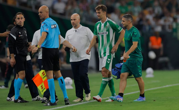 Llorente sufre rotura de los huesos propios de la nariz y jugará con una máscara Llorente sufre rotura de los huesos propios de la nariz y jugará con una máscara
