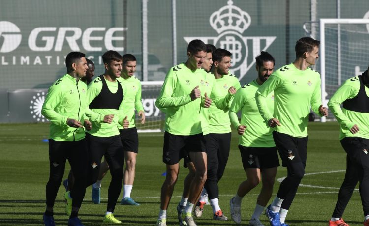 Las imágenes del entrenamiento del Betis antes del partido ante el Mlada Boleslav Las imágenes del entrenamiento del Betis antes del partido ante el Mlada Boleslav
